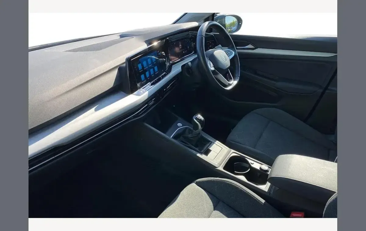 Gebraucht VW Golf VIII Life 130 PS (95 kW) 2023 Grau Kleinwagen