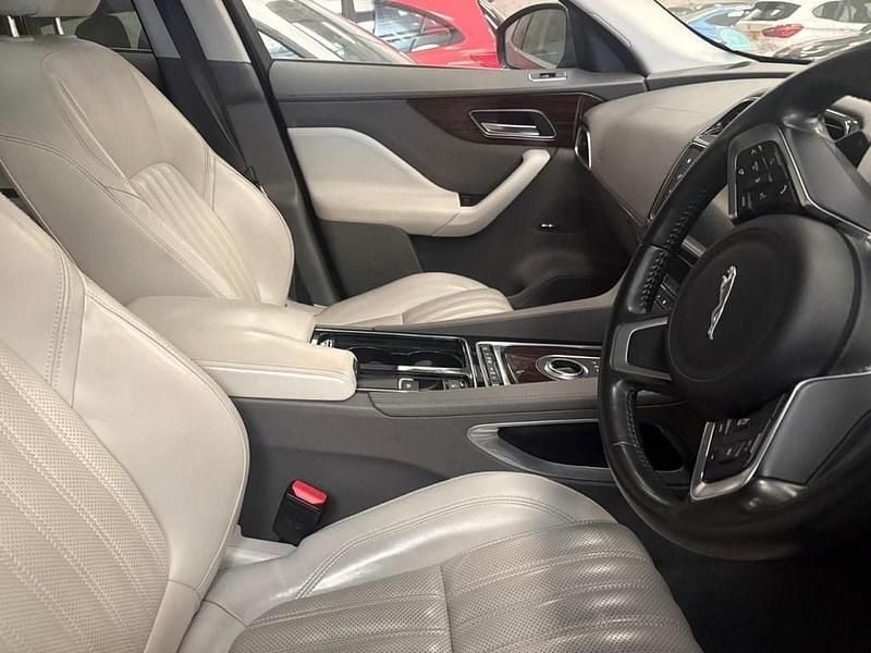 Used Jaguar F-Pace Portfolio 180 HP (132 kW) 2017 Red SUV