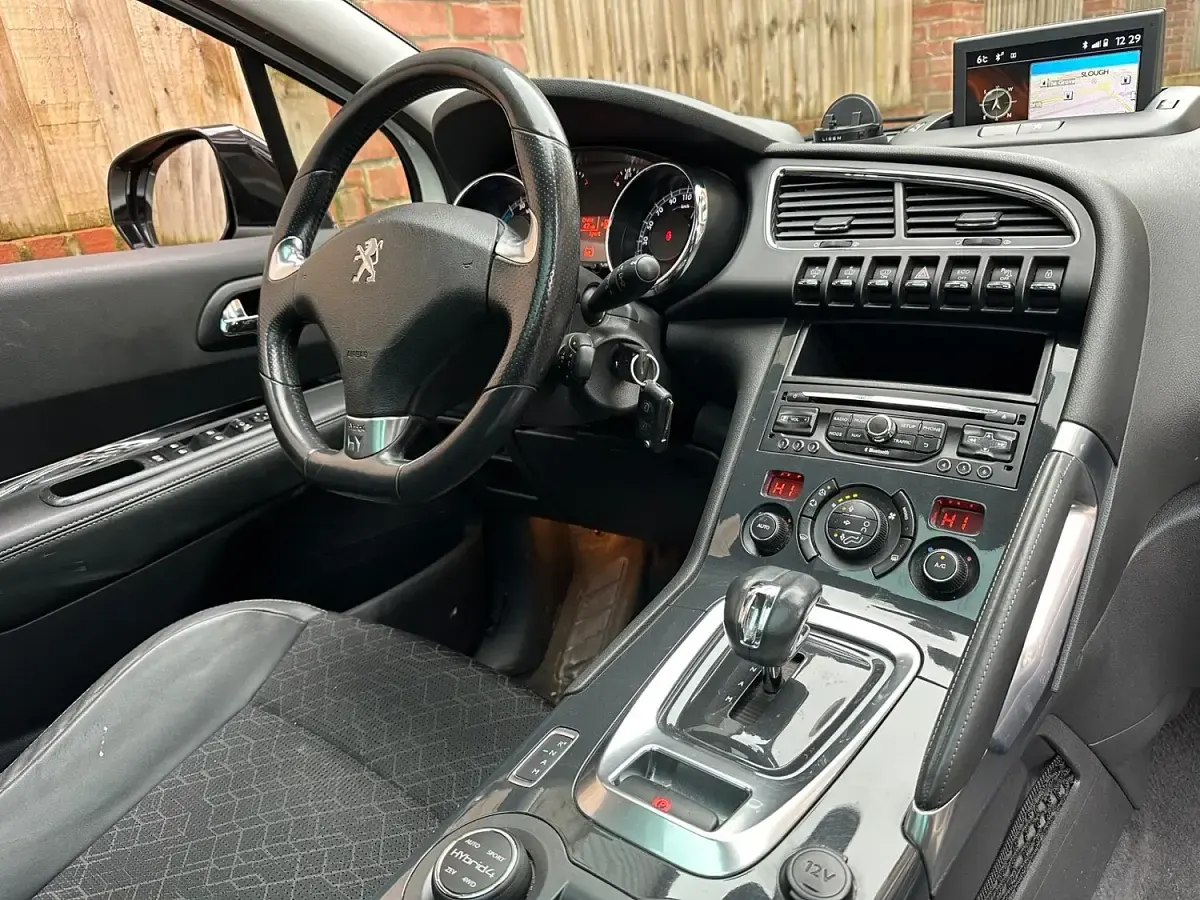 Used Peugeot 3008 Active 200 HP (147 kW) 2014 White Estate