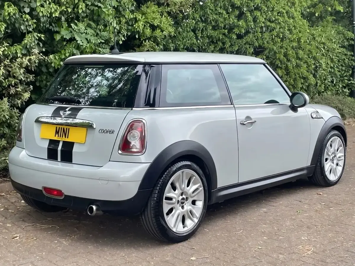Used Mini Cooper Hatch 2009 White silver metallic Hatchback