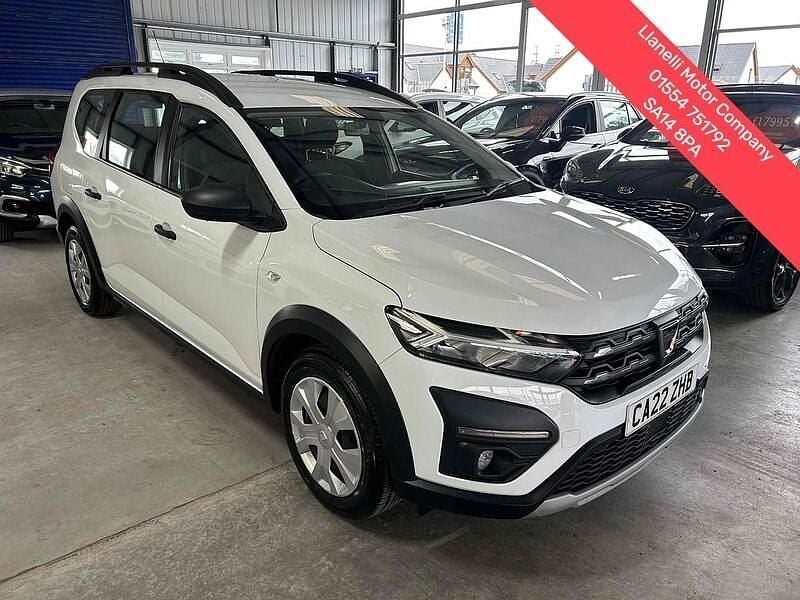 Glacier white Used 2022 Dacia Jogger Essentiel MPV | £12,495 (Fair price) - Image 1/4