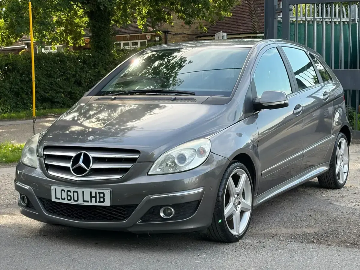 Used Mercedes B180 2010 Grey MPV