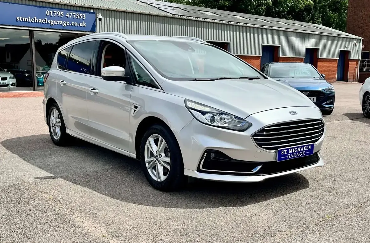 Used Ford S-MAX Titanium 190 HP (139 kW) 2023 Silver MPV