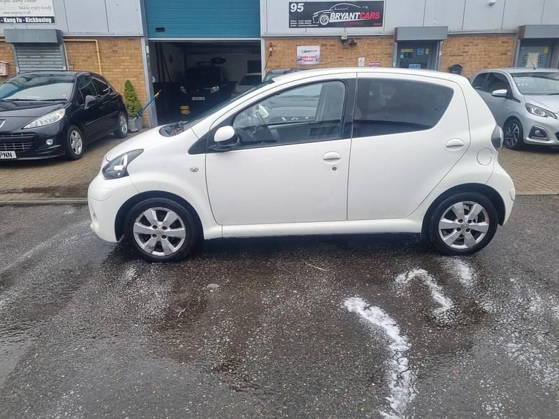 Used Toyota Aygo Style 2013 White Hatchback