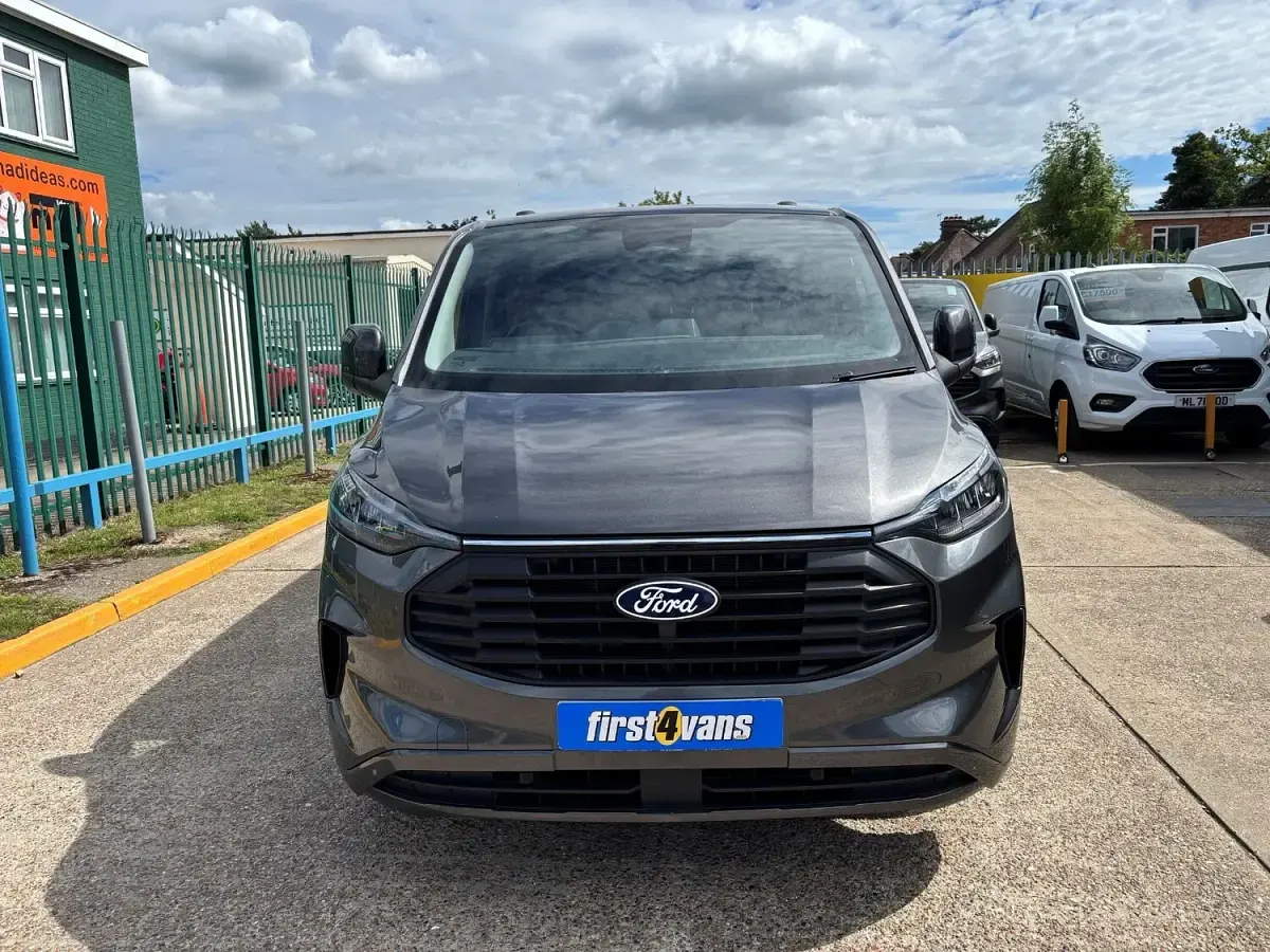 Used Ford Transit Custom Limited 136 HP (100 kW) 2024 Grey Van