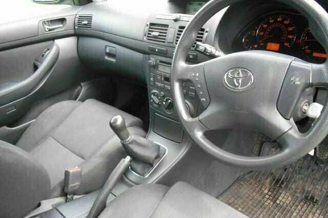 Used Toyota Avensis 127 HP (93 kW) 2004 Sedan