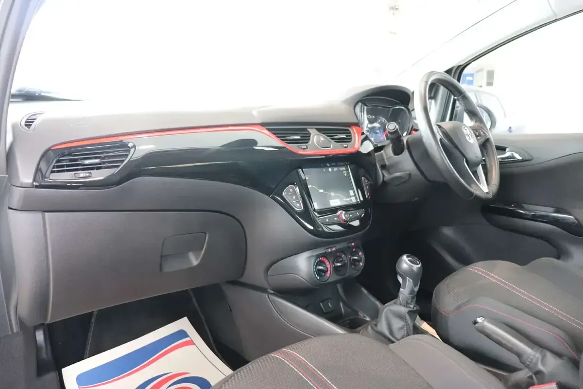 Used Vauxhall Corsa 75 HP (55 kW) 2019 White Hatchback