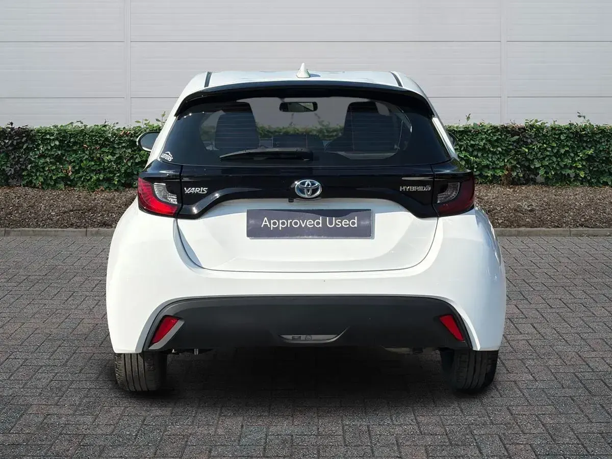 Used Toyota Yaris 2023 White Hatchback