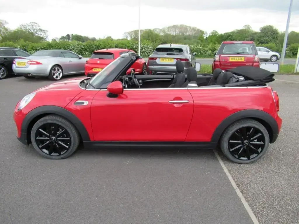 Używany Mini Cooper Cabriolet 2018 Czerwony Kabriolet