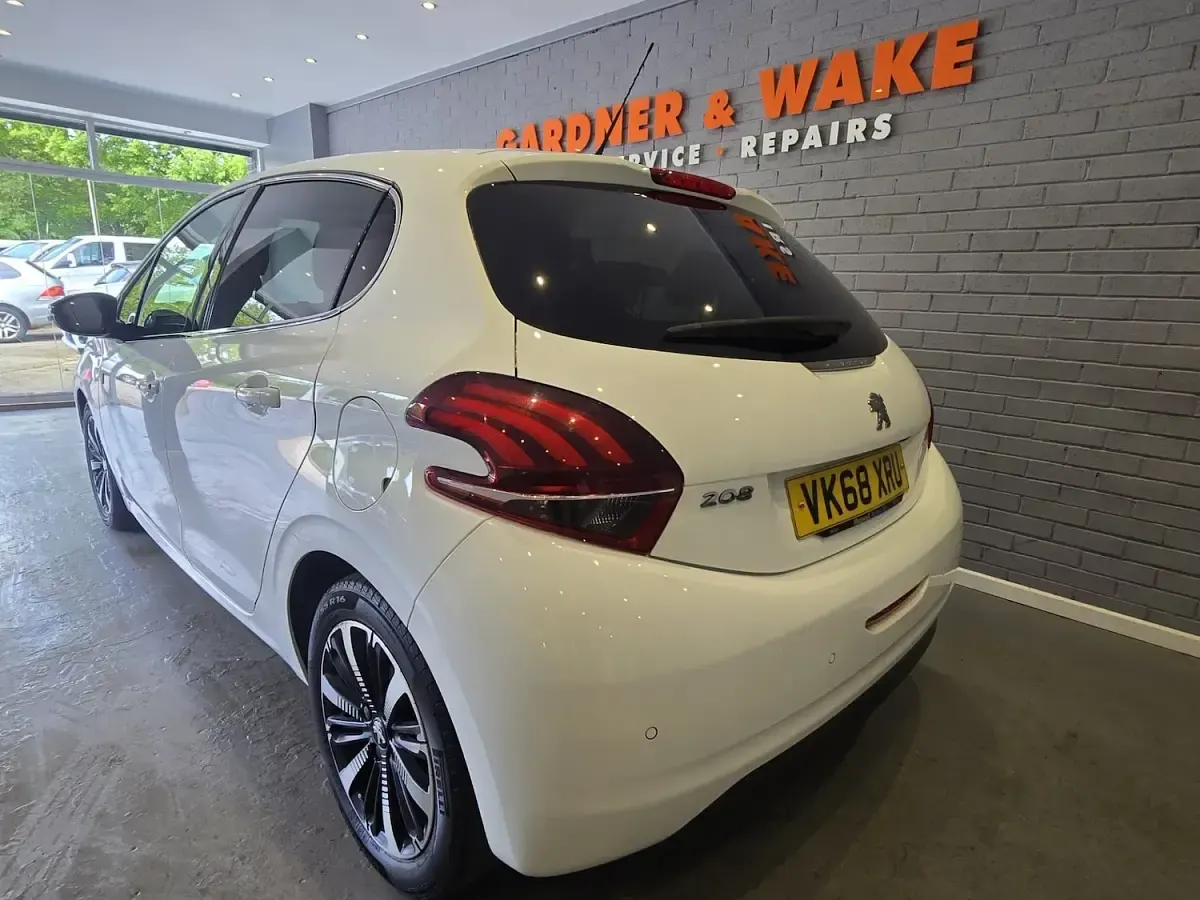 Used Peugeot 208 S 2018 White Hatchback