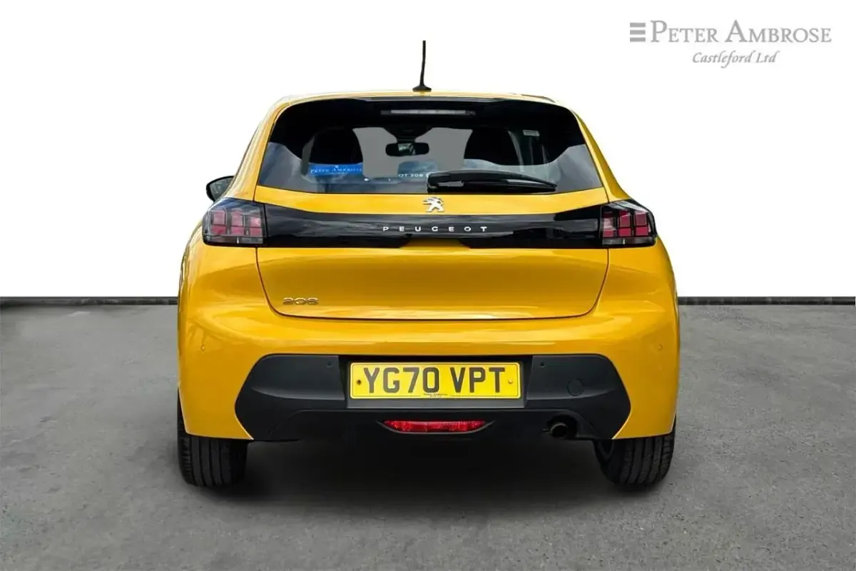 Used Peugeot 208 Active 99 HP (72 kW) 2020 Yellow Hatchback