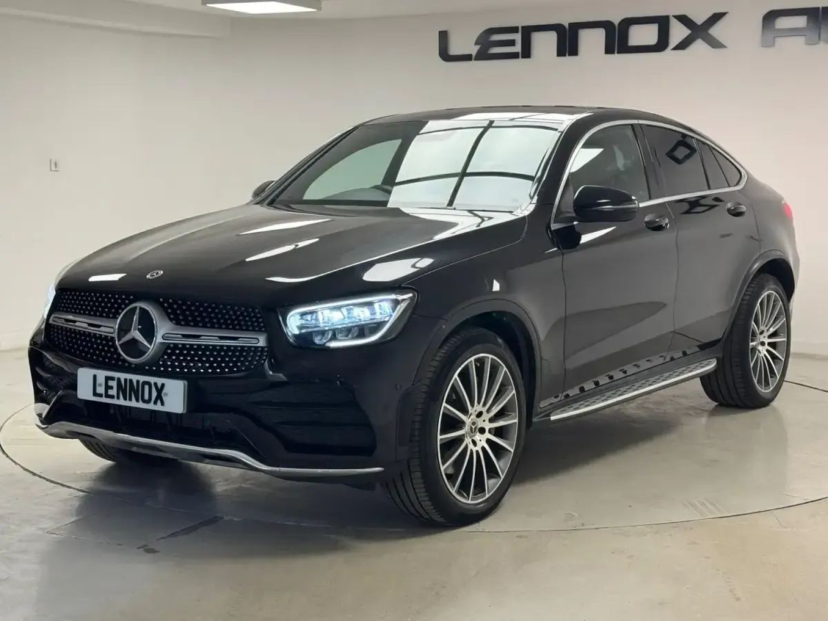 Begagnad Mercedes GLC300e AMG line 2023 Svart Sportkupé