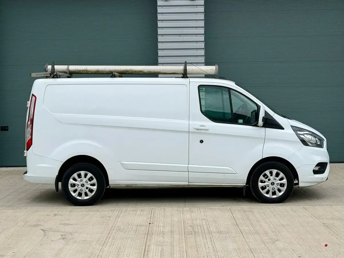 Used Ford Transit Custom Limited 130 HP (95 kW) 2020 White Van