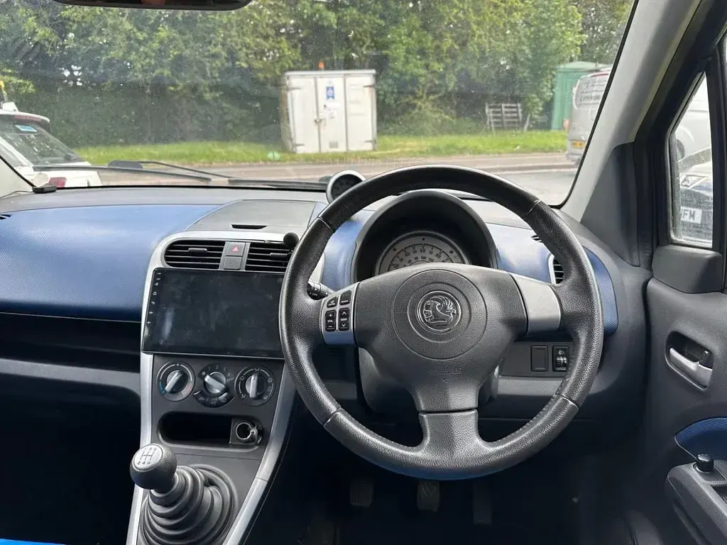 Used Vauxhall Agila Design Edition 85 HP (62 kW) 2008 Blue MPV