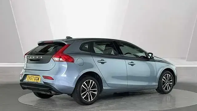 Used Volvo V40 Momentum 150 HP (110 kW) 2018 Hatchback
