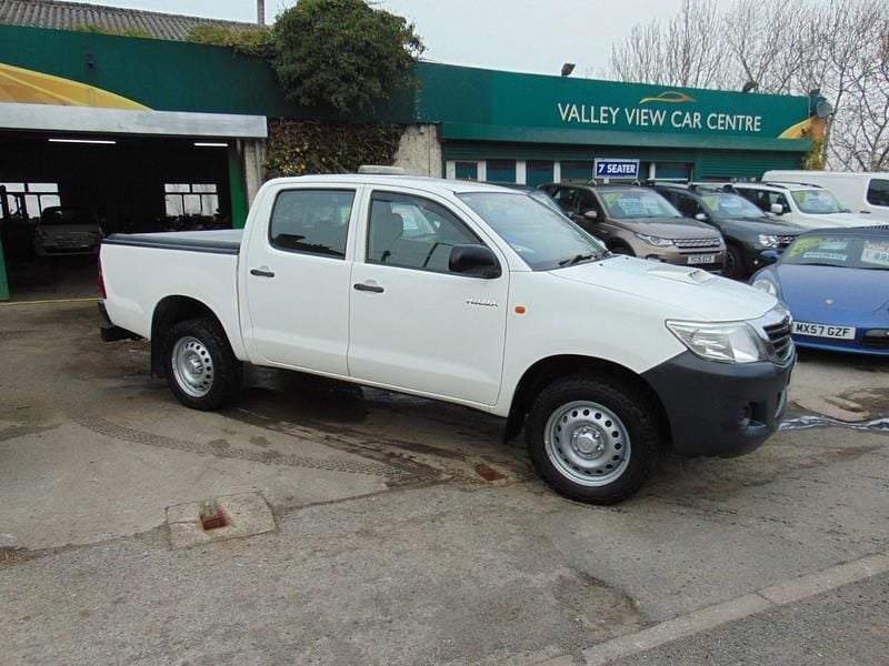 Used Toyota HiLux Active 144 HP (105 kW) 2014 White Pickup