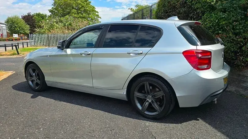 Used BMW 118 Sport Line 143 HP (105 kW) 2014 Silver Hatchback