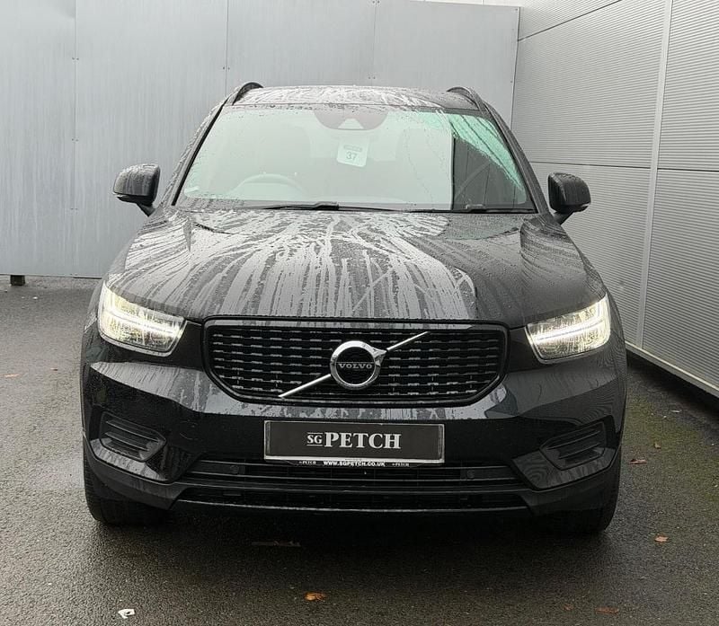 Black Used 2022 Volvo XC40 R-Design SUV | £21,995 (Fair price) - Image 1/4