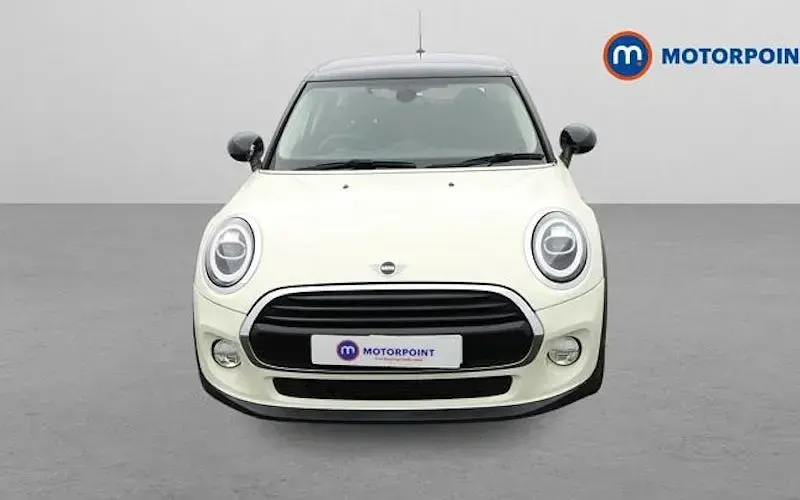 Używany Mini Cooper Classic 136 KM (100 kW) 2019 Biały Hatchback