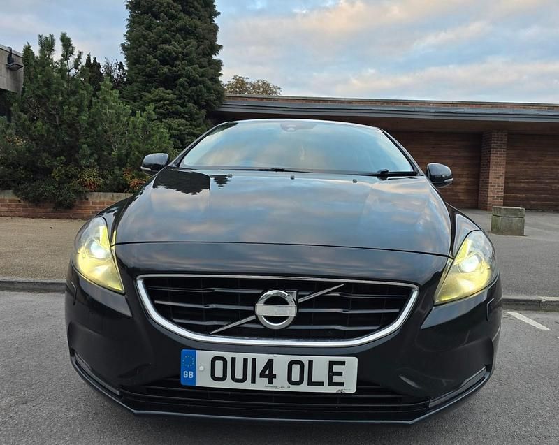 Black Used 2014 Volvo V40 SE Lux Estate | £2,450 - Image 1/4