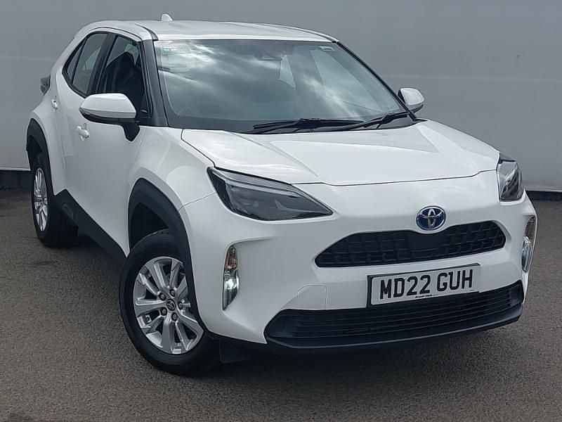 White Used 2022 Toyota Yaris Hybrid Estate | £18,998 (Good price) - Image 1/4