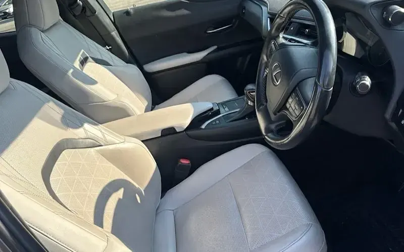 Used Lexus UX 184 HP (135 kW) 2019 Grey SUV