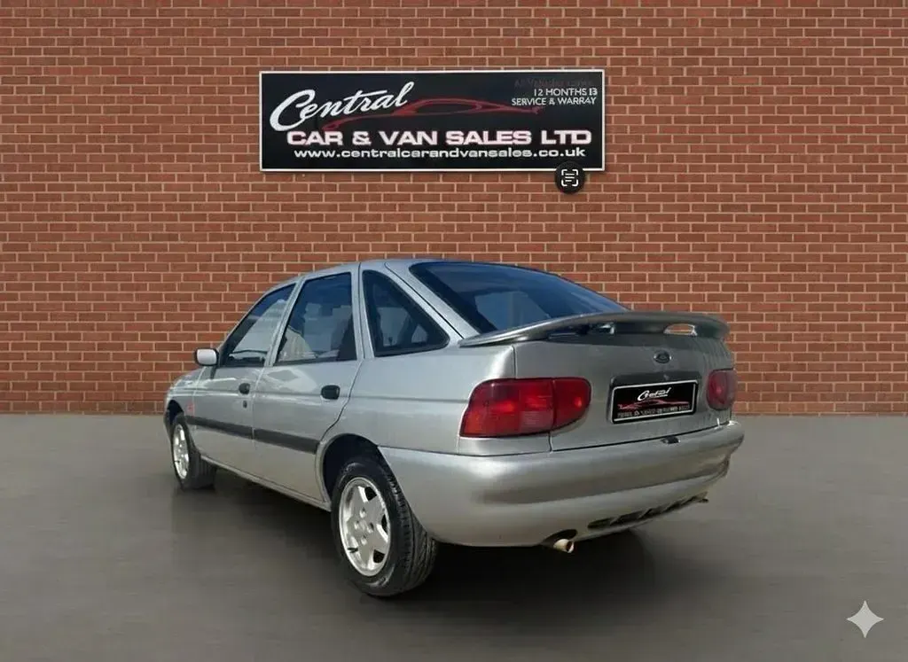 Used Ford Escort Limited 89 HP (65 kW) 1996 Silver Hatchback