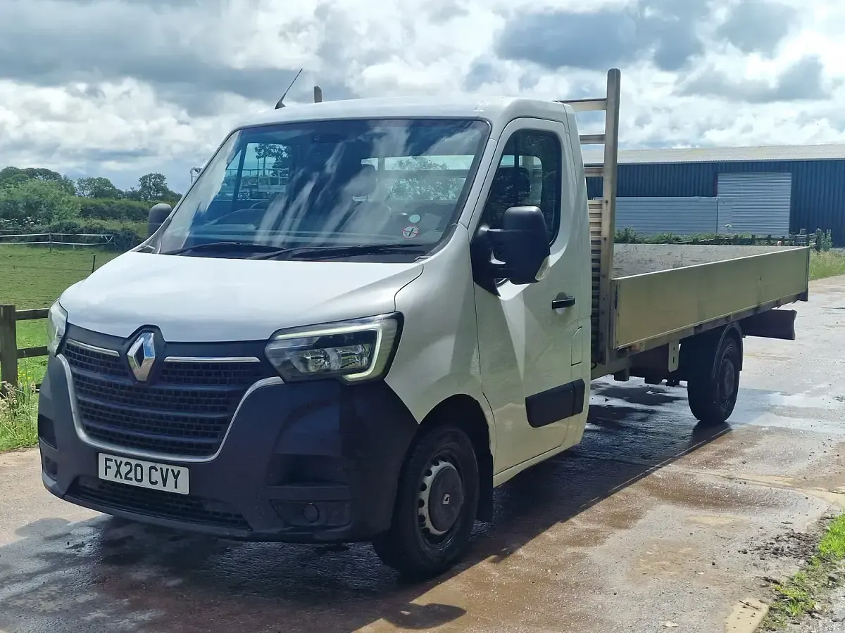 Used Renault Master Business 135 HP (99 kW) 2020 White MPV