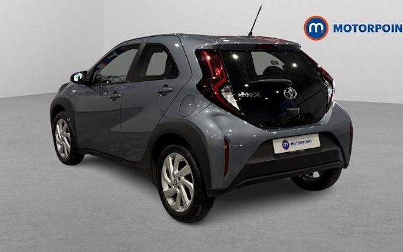 Used Toyota Aygo X PURE 72 HP (52 kW) 2024 Grey SUV