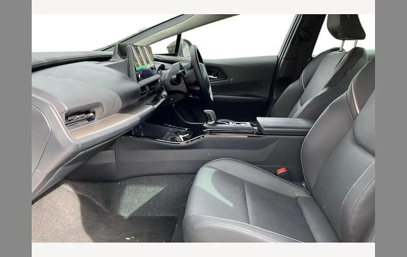 Used Toyota Prius 223 HP (164 kW) 2024 Platinum white pearl Hatchback