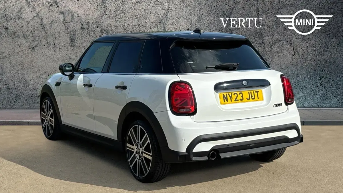 Used Mini Cooper Exclusive 136 HP (100 kW) 2022 White Hatchback