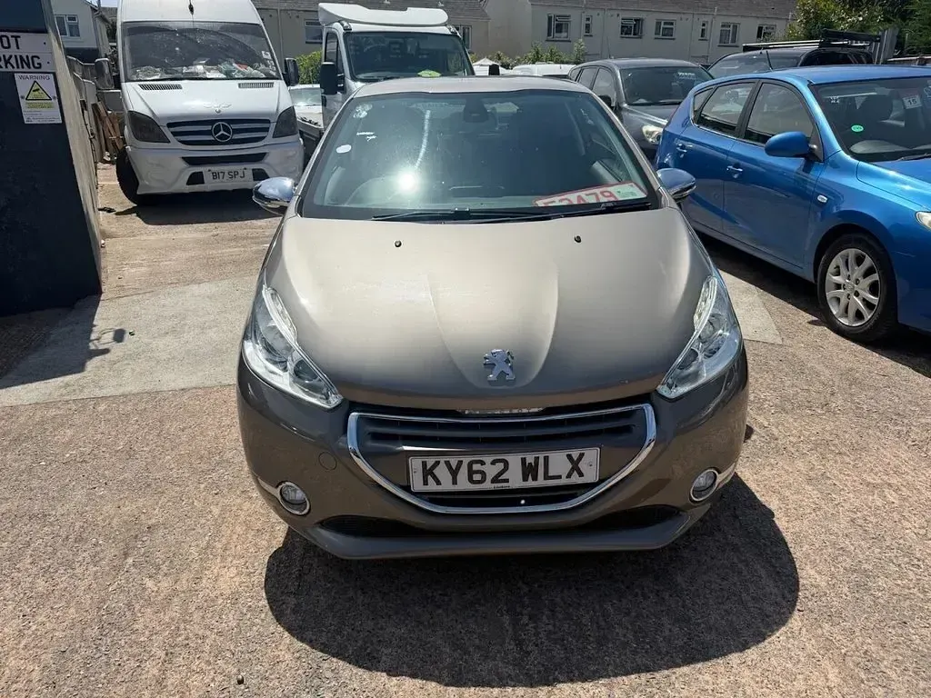 Used Peugeot 208 Allure 68 HP (50 kW) 2012 Grey Hatchback