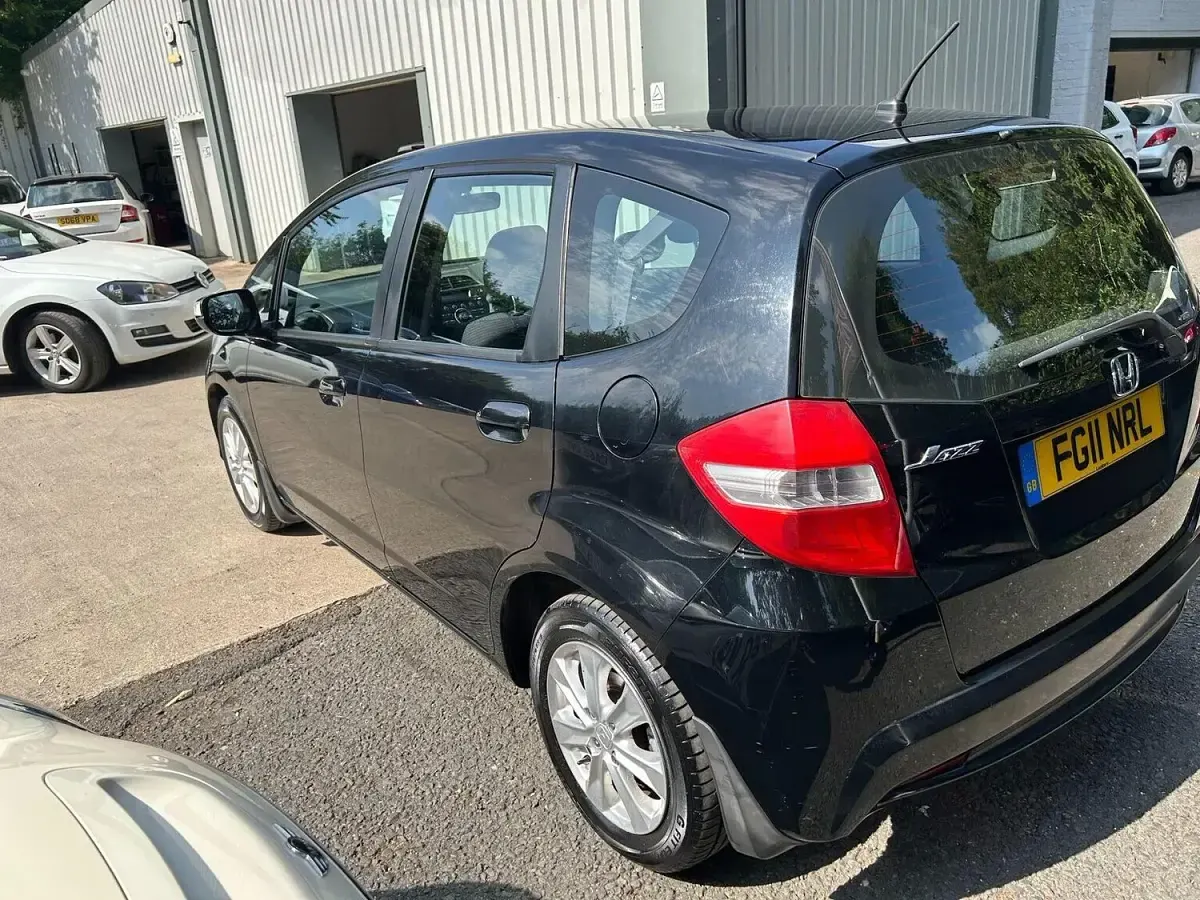 Used Honda Jazz ES 99 HP (72 kW) 2011 Black Hatchback