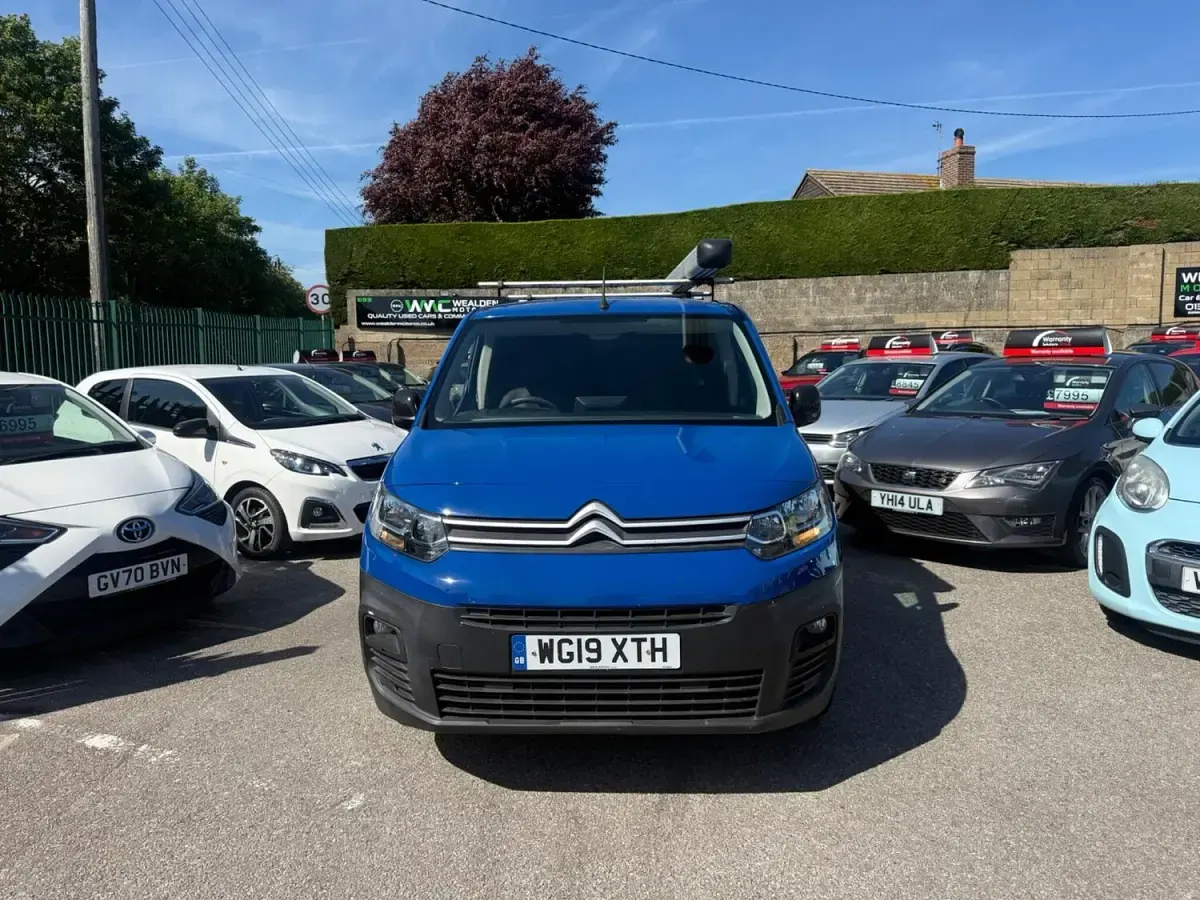 Used Citroën Berlingo Start 100 HP (73 kW) 2019 Blue MPV