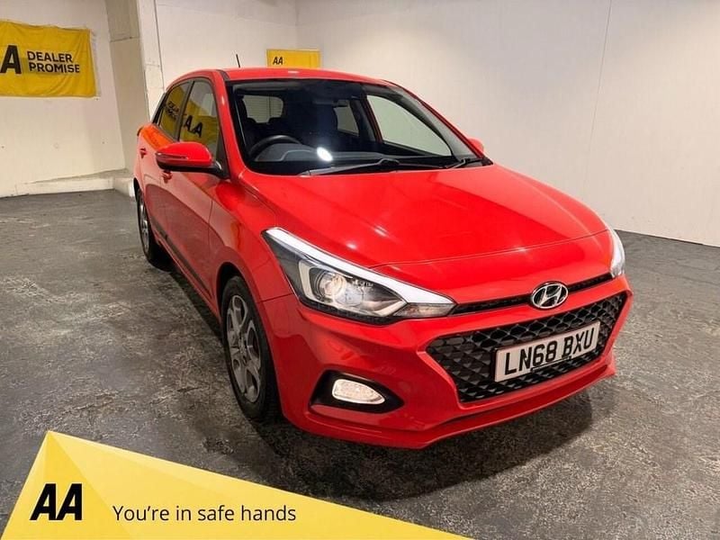 Used Hyundai i20 Premium 100 HP (73 kW) 2018 Red Hatchback