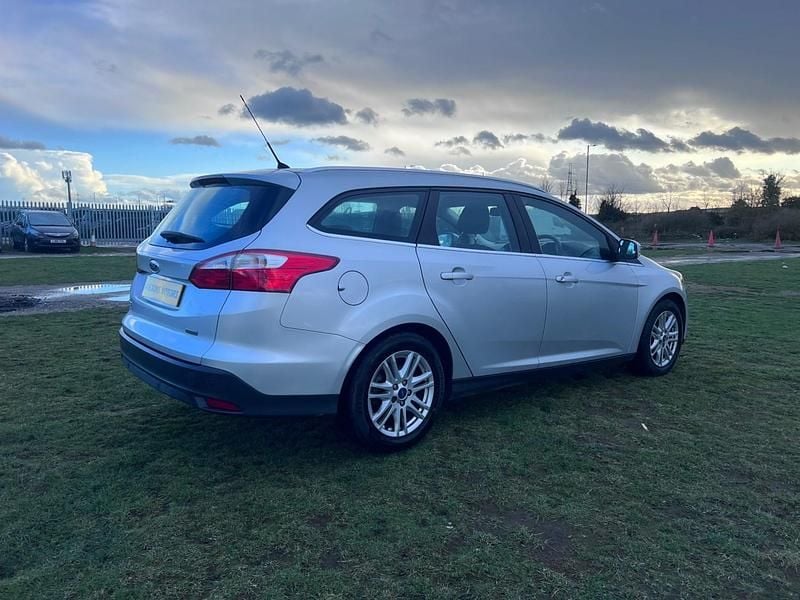 Used Ford Focus Titanium 125 HP (91 kW) 2012 Silver Estate