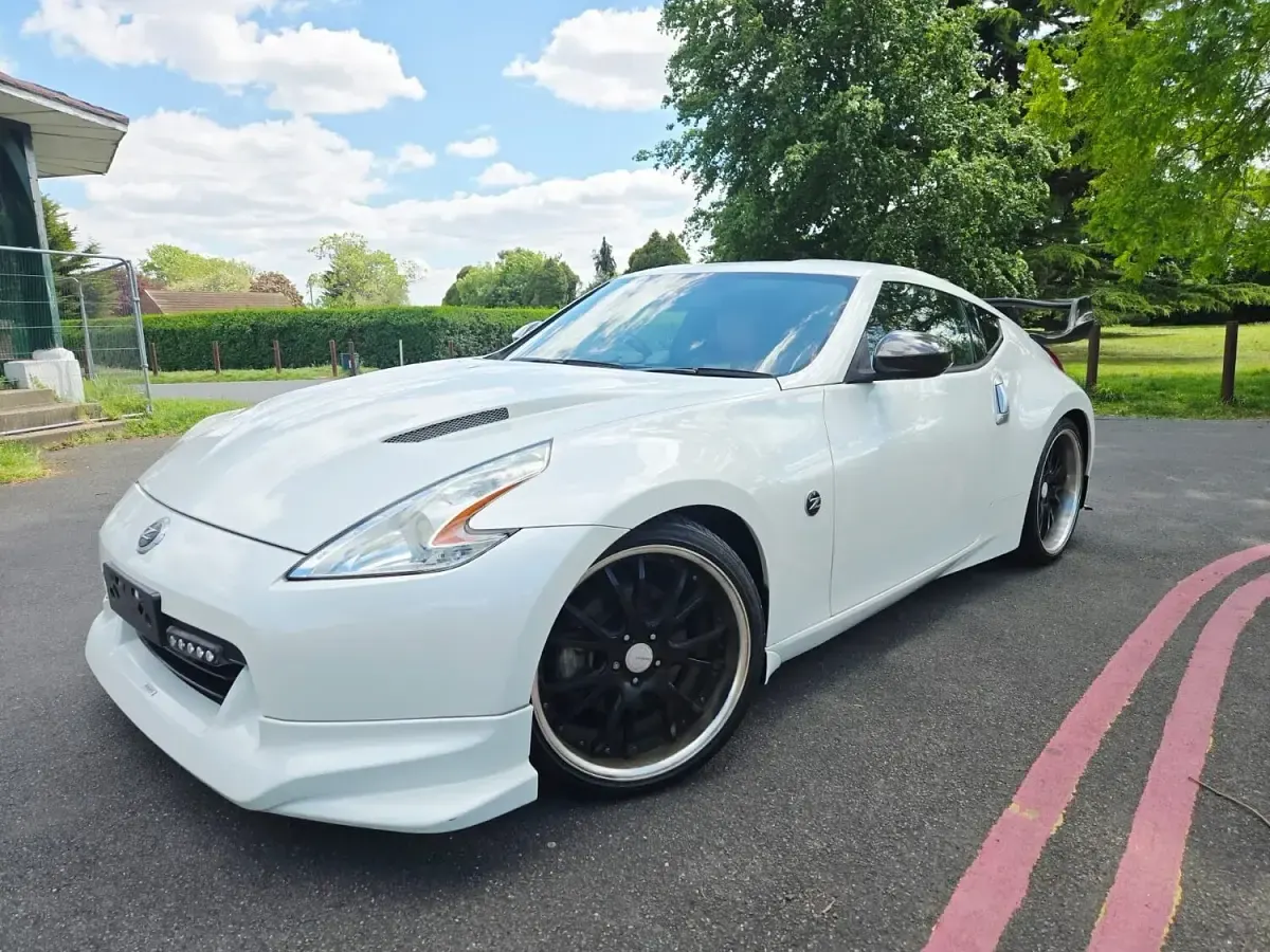 Used Nissan 370Z 328 HP (241 kW) 2010 White Hatchback