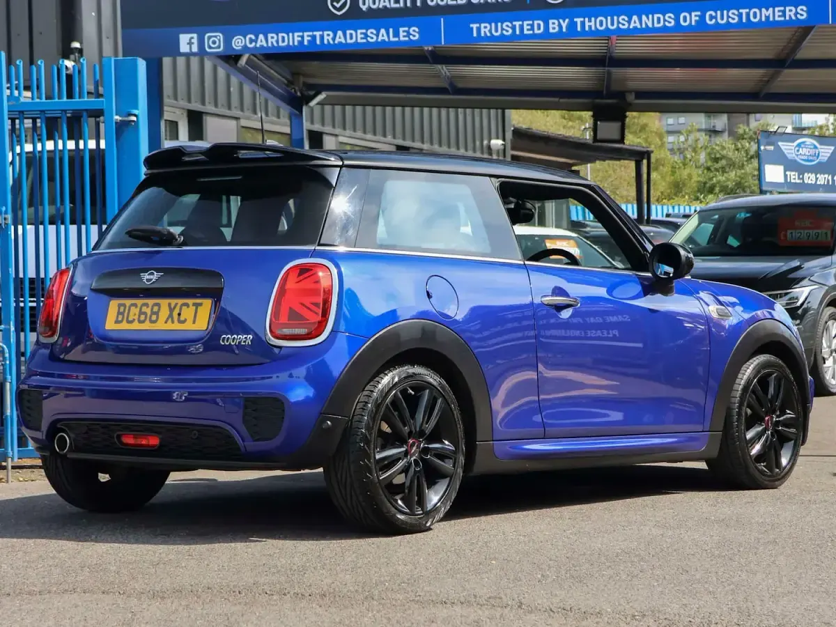 Used Mini Cooper Hatch 134 HP (98 kW) 2019 Starlight blue Hatchback