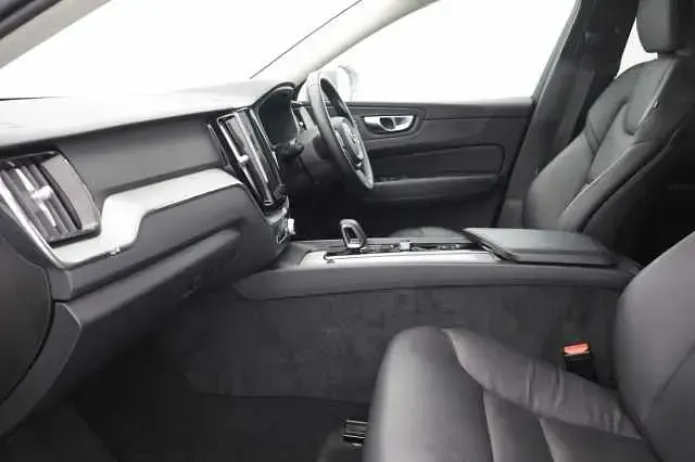 Used Volvo XC60 Core 247 HP (181 kW) 2025 SUV