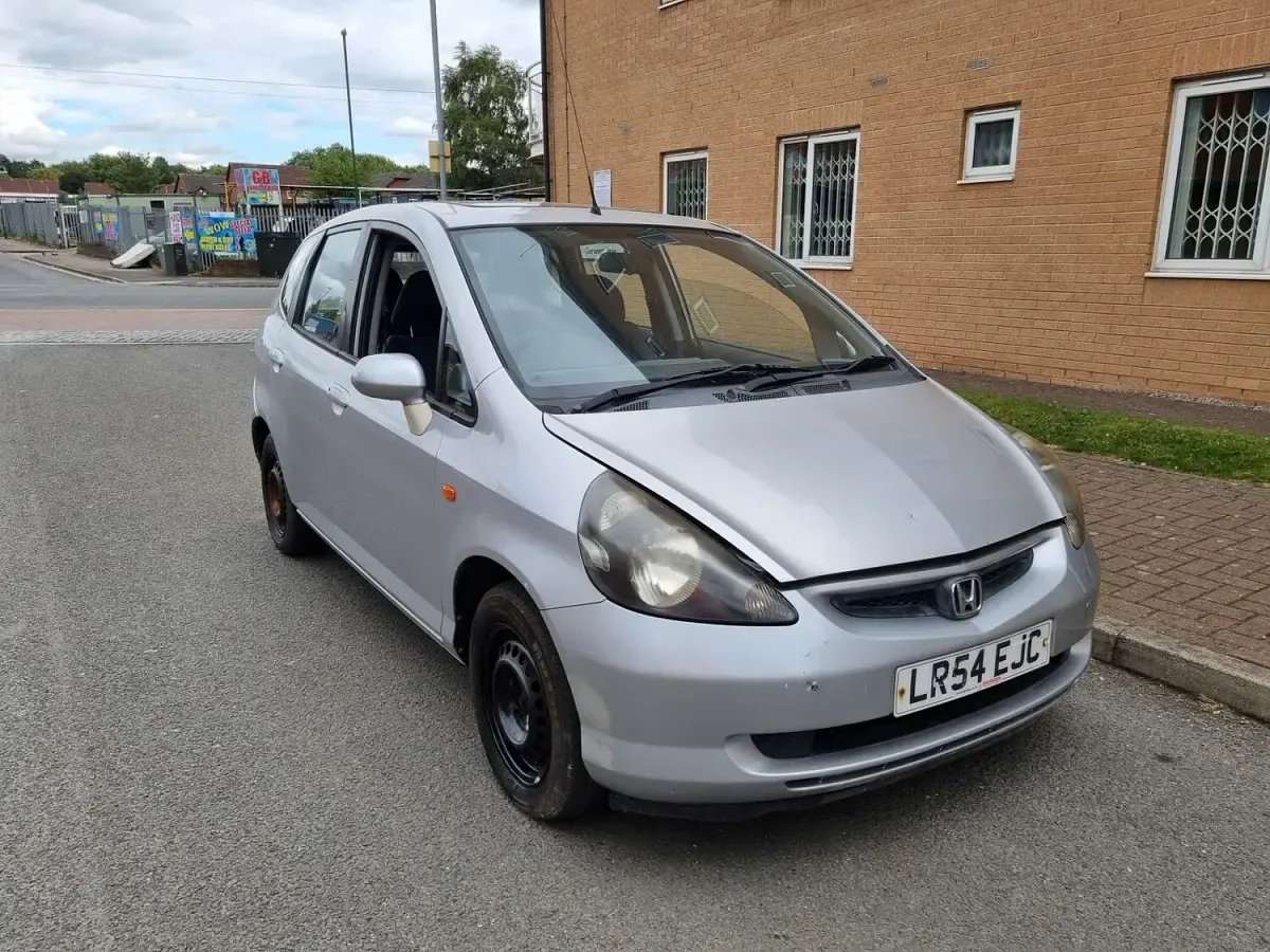 Used Honda Jazz SE 83 HP (61 kW) 2004 Silver Hatchback