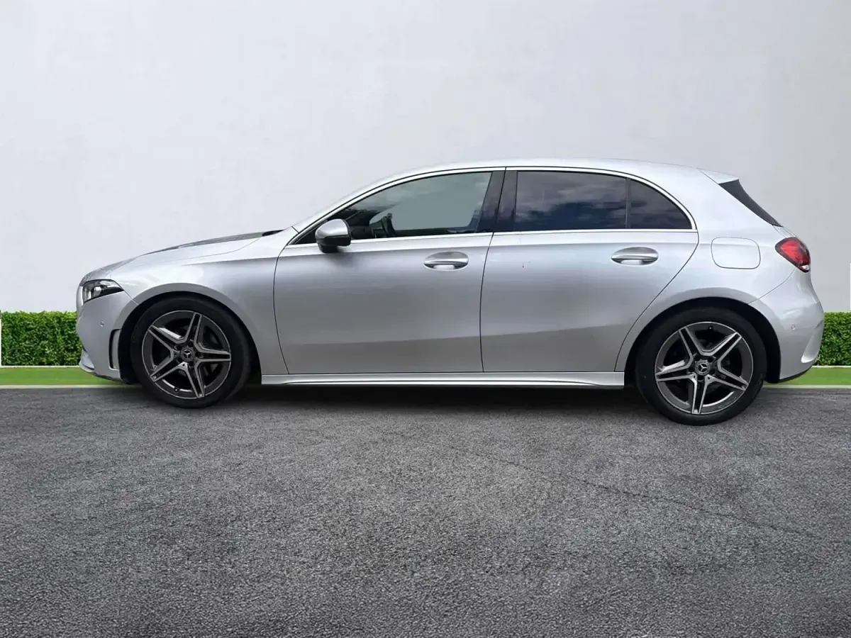 Begagnad Mercedes A180 Executive 2020 Silver Halvkombi