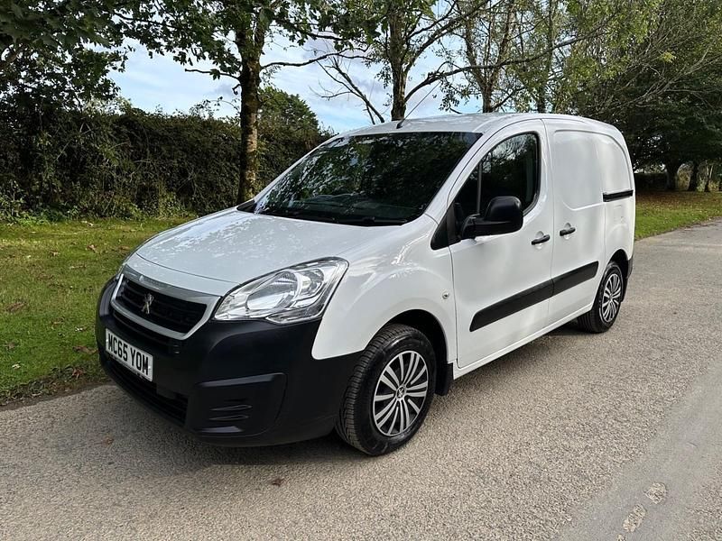 White Used 2016 Peugeot Partner MPV | £4,650 (Super price) - Image 1/4