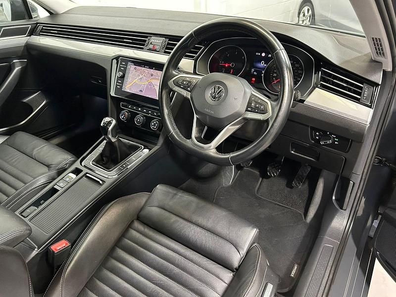 Used VW Passat SEL 150 HP (110 kW) 2019 Grey Estate