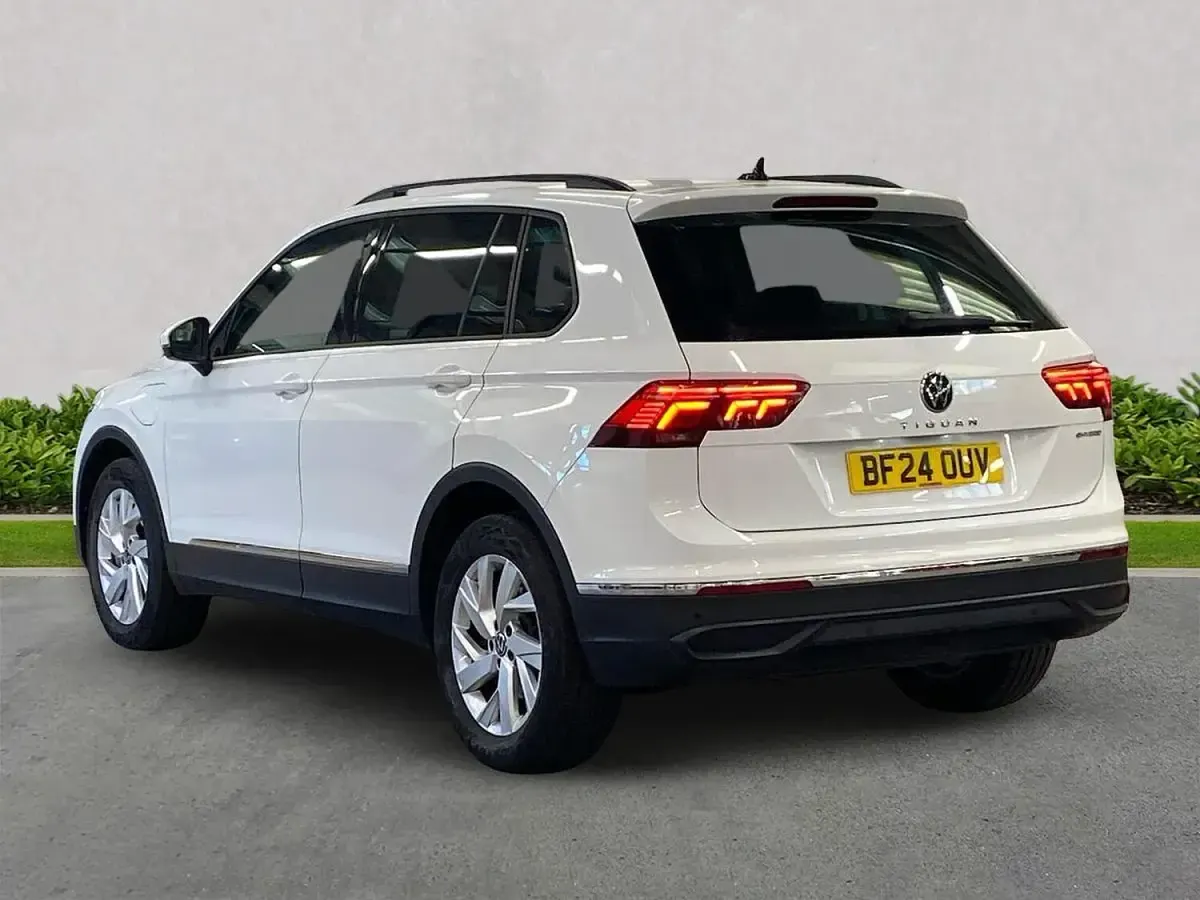 Used VW Tiguan Life 245 HP (180 kW) 2024 White SUV