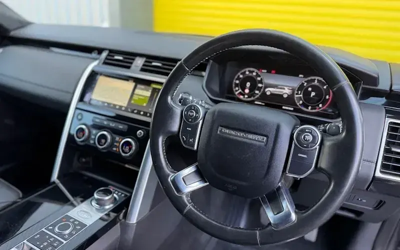Used Land Rover Discovery HSE 258 HP (189 kW) 2018 Grey SUV