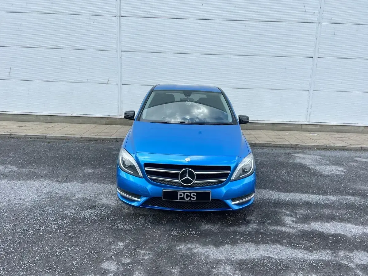 Used Mercedes B180 2013 Blue Hatchback