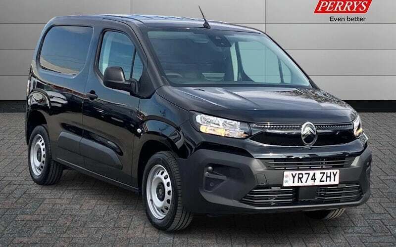New 2025 Citroën Berlingo MPV | £20,994 (A bit pricey) - Image 1/4