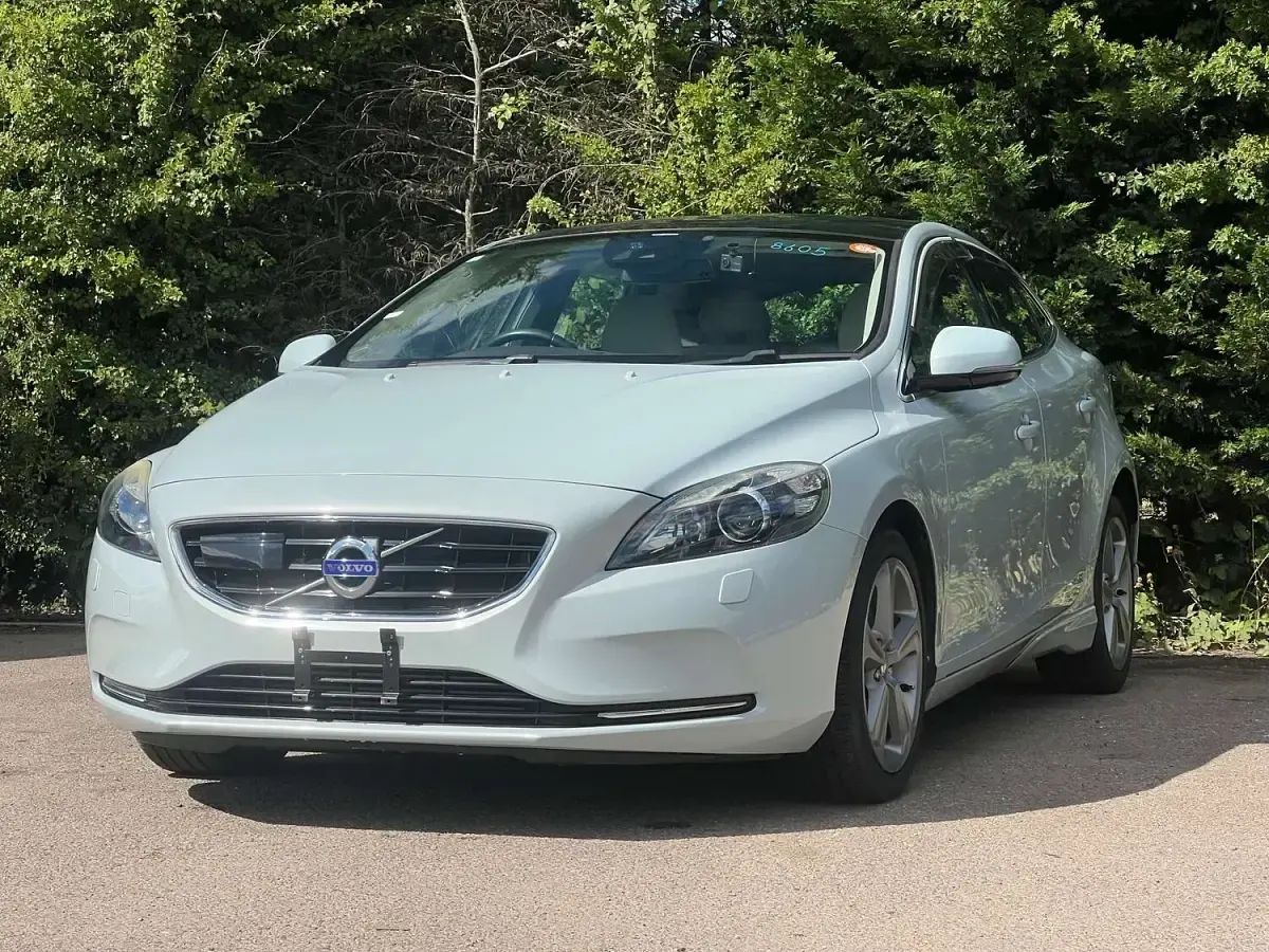 Used Volvo V40 SE 177 HP (130 kW) 2013 Blue Hatchback