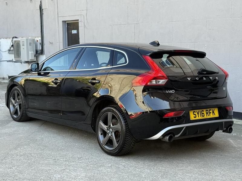 Used Volvo V40 R-Design 122 HP (89 kW) 2016 Black Hatchback