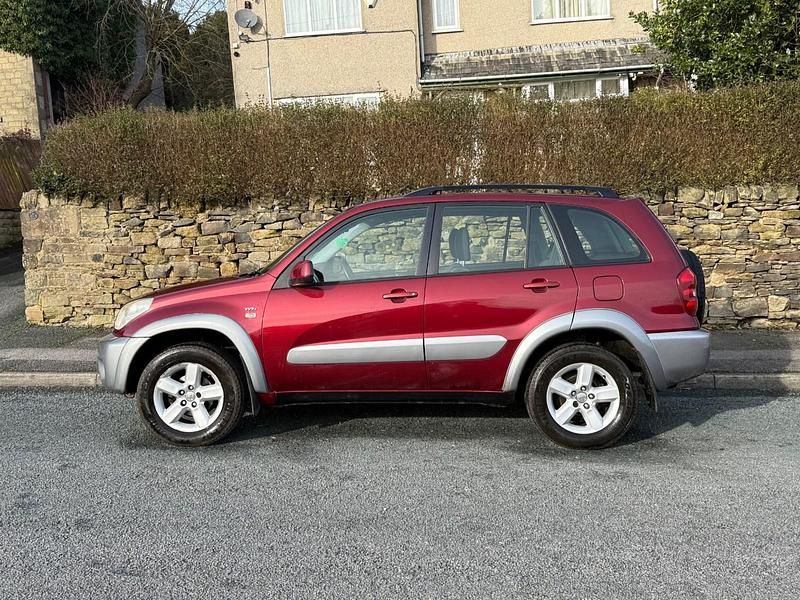 Used Toyota RAV4 147 HP (108 kW) 2004 Red SUV